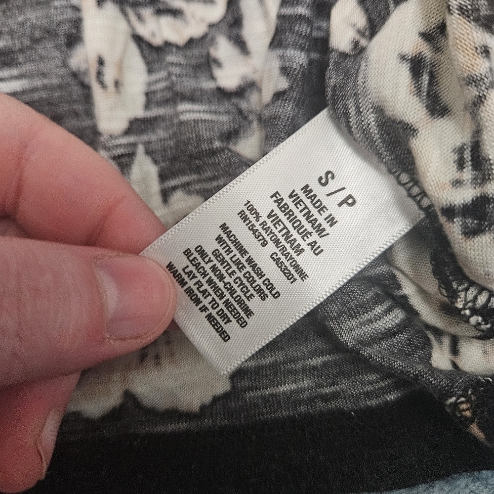 Aeropostale floral tank top! - Picture 3 of 5